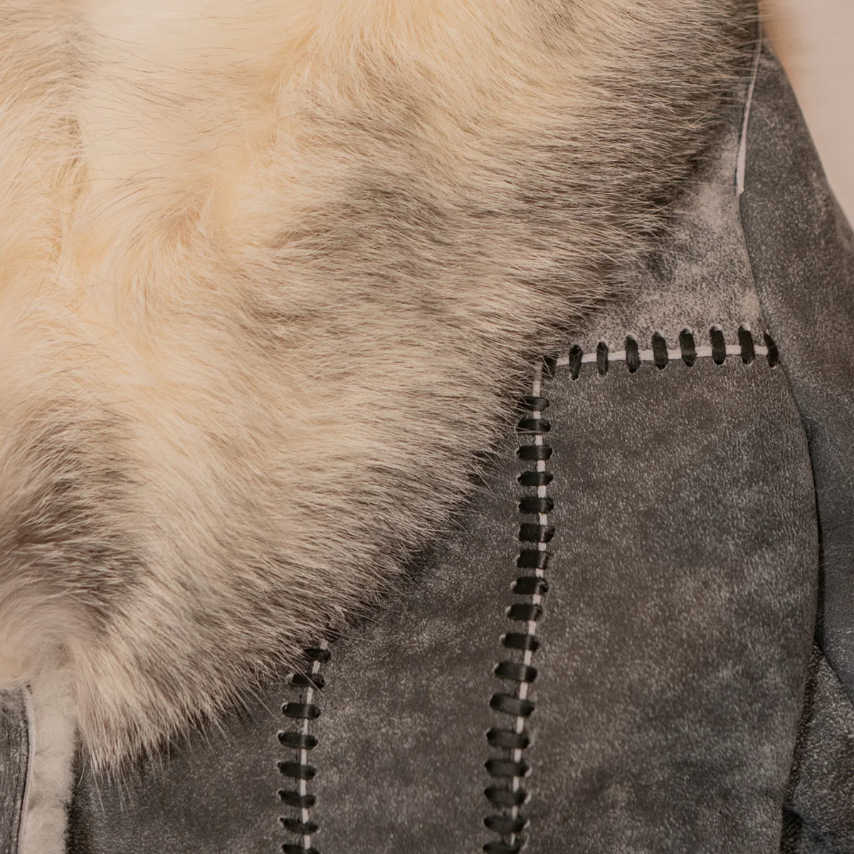Kashani Women's Distressed Grey Arctic Fox Fur Shearling - Image 3