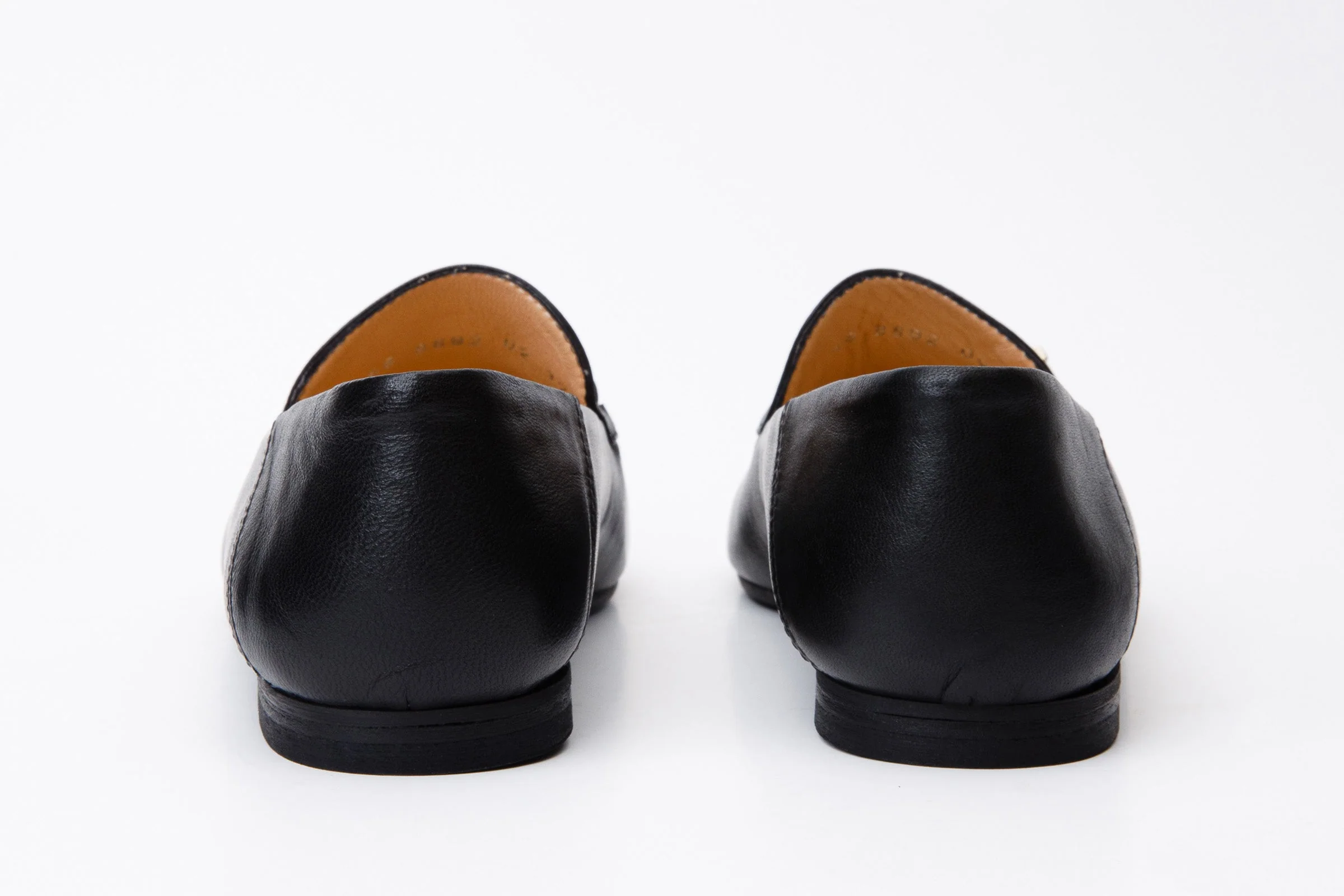 Luanda Black Leather Women Flat Shoe - Image 4