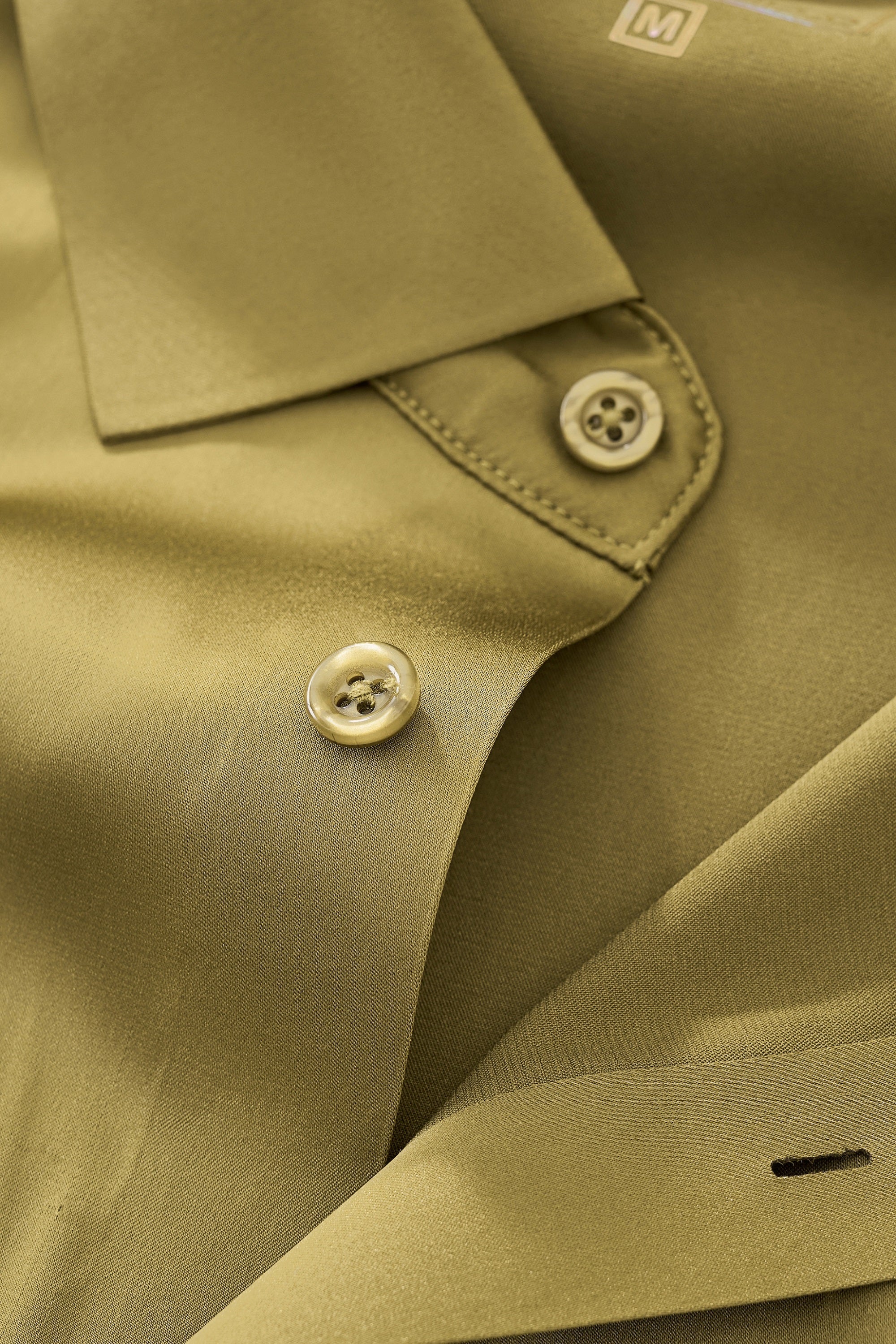 SIGNATURE SATIN STITCHLESS LS Shirt OLIVE - Image 7